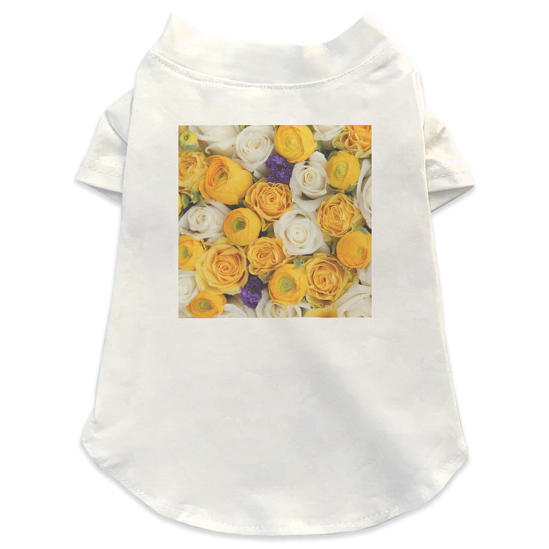 犬専用Tシャツ 選べる5size 小型犬 袖あり 半袖 ホワイト デザイン T shirt XS S M L XL ペットウェア ペット服 カジュアル おしゃれ コットン 綿商品特徴・袖ありペット用Tシャツ！・さらりとした触り心地のTシャツ ・洗濯も赤ちゃんにも安心なウェアプリントUltraChrome DGインクは洗濯に対しても色落ちが少なく、高い堅牢度が実証されています。 素材 綿 98% ポリエステル 2％ 注意事項※実際にわんちゃんを測った上でご購入ください。※測る際はきつく締めすぎず余裕をもって測ってください。※2cm〜3cm誤差がある場合があります。画像はサンプルですので、Tシャツの大きさが若干異なる場合があります。ご覧の環境によっては多少色味に違いを感じる場合がございます。 イメージと違った、モニターと色味が異なるという理由での交換や返金はご対応出来かねます。 写真のカラーは可能な限り実際の商品に色味を近づけていますが、WEBの性質上ご使用のパソコンの設定や環境でカラーが若干異なります。 ご注文後に1点1点制作する受注生産品のため、不良品以外のご返品や交換は固くお断り致します。 選択間違いも保証対象外となりますため、ご注文の際は必ずサイズやカラーをご確認下さい。洗濯の際は、商品の色あせを避けるため手洗いをおすすめします。 つけ置き洗いは避けてください。 タンブラー乾燥はお控えください。発送について完全受注生産のハンドメイド商品となりますので、既製品と比べて発送までお時間を頂いています。 基本的に決済確認後、最大で10営業日での発送となります。繁忙期や休業日明けの場合はさらに時間がかかる場合があります。 その際には別途メールにてご連絡致します。メール便の場合、発送日から到着までに2〜4日ほどかかる場合が多く、紛失などの保障もご対応できかねます。あらかじめご了承下さい。