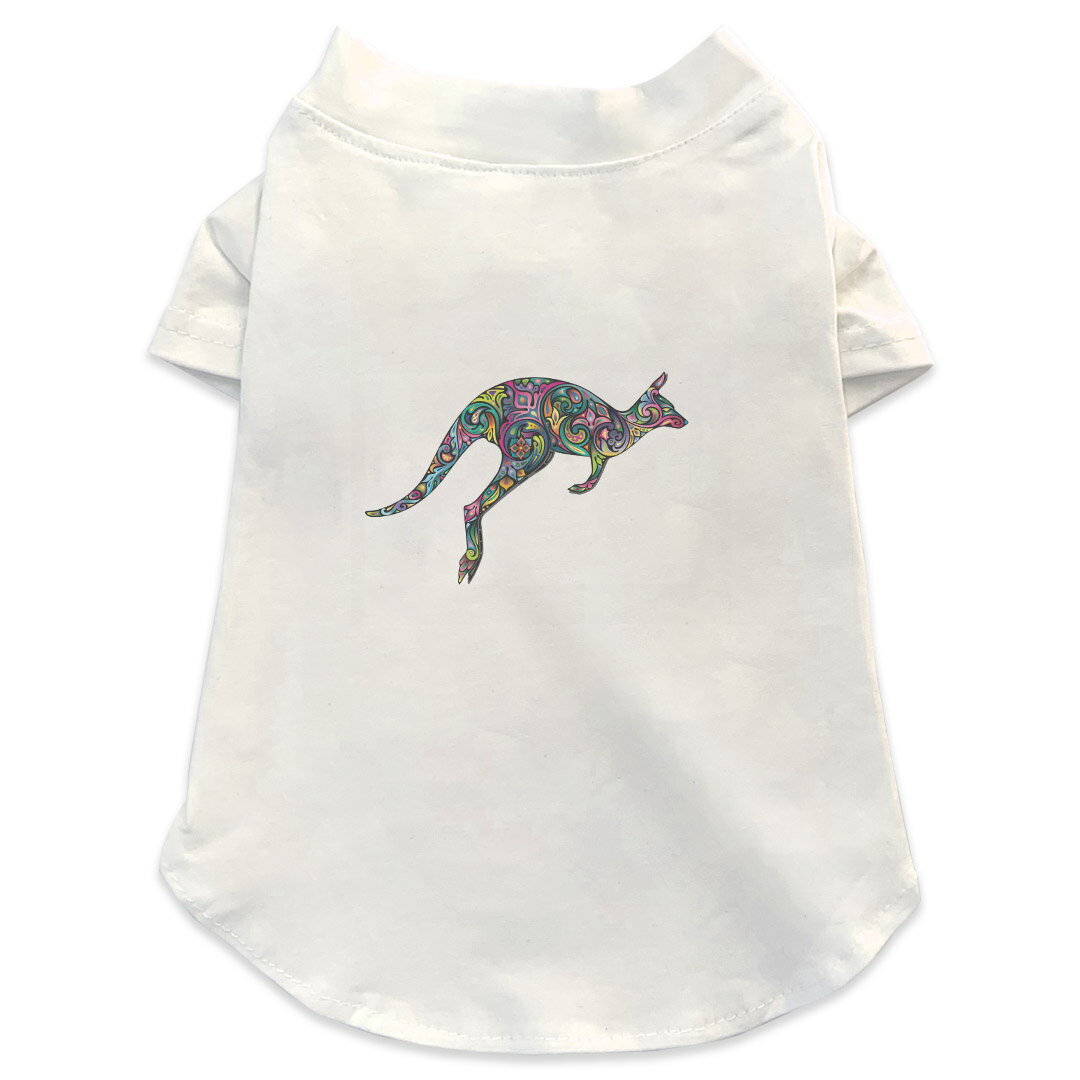 犬専用Tシャツ 選べる5size 小型犬 袖あり 半袖 ホワイト デザイン T shirt XS S M L XL ペットウェア ペット服 カジュアル おしゃれ コットン 綿商品特徴・袖ありペット用Tシャツ！・さらりとした触り心地のTシャツ ・洗濯も赤ちゃんにも安心なウェアプリントUltraChrome DGインクは洗濯に対しても色落ちが少なく、高い堅牢度が実証されています。 素材 綿 98% ポリエステル 2％ 注意事項※実際にわんちゃんを測った上でご購入ください。※測る際はきつく締めすぎず余裕をもって測ってください。※2cm〜3cm誤差がある場合があります。画像はサンプルですので、Tシャツの大きさが若干異なる場合があります。ご覧の環境によっては多少色味に違いを感じる場合がございます。 イメージと違った、モニターと色味が異なるという理由での交換や返金はご対応出来かねます。 写真のカラーは可能な限り実際の商品に色味を近づけていますが、WEBの性質上ご使用のパソコンの設定や環境でカラーが若干異なります。 ご注文後に1点1点制作する受注生産品のため、不良品以外のご返品や交換は固くお断り致します。 選択間違いも保証対象外となりますため、ご注文の際は必ずサイズやカラーをご確認下さい。洗濯の際は、商品の色あせを避けるため手洗いをおすすめします。 つけ置き洗いは避けてください。 タンブラー乾燥はお控えください。発送について完全受注生産のハンドメイド商品となりますので、既製品と比べて発送までお時間を頂いています。 基本的に決済確認後、最大で10営業日での発送となります。繁忙期や休業日明けの場合はさらに時間がかかる場合があります。 その際には別途メールにてご連絡致します。メール便の場合、発送日から到着までに2〜4日ほどかかる場合が多く、紛失などの保障もご対応できかねます。あらかじめご了承下さい。