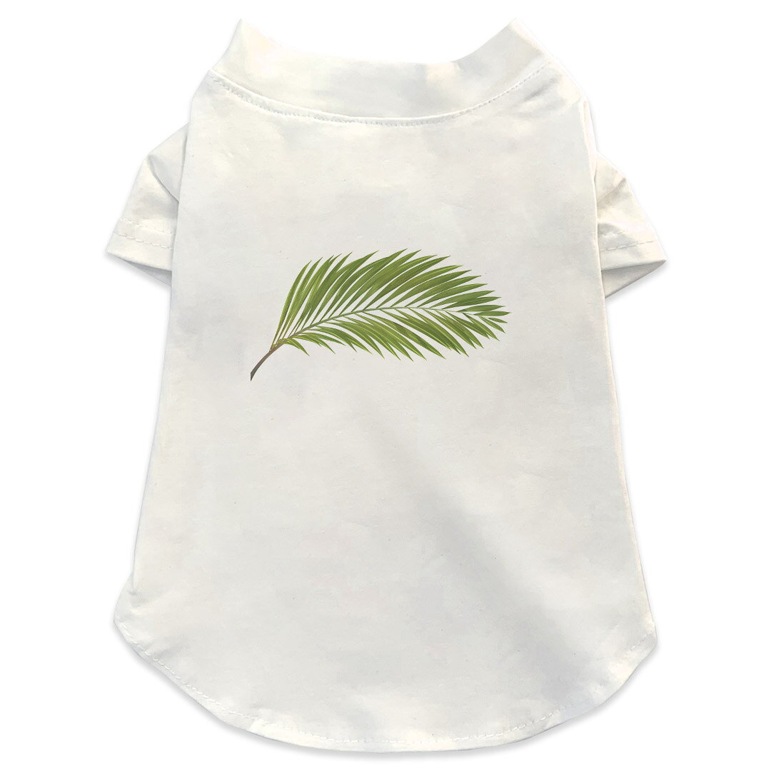 犬専用Tシャツ 選べる5size 小型犬 袖あり 半袖 ホワイト デザイン T shirt XS S M L XL ペットウェア ペット服 カジュアル おしゃれ コットン 綿商品特徴・袖ありペット用Tシャツ！・さらりとした触り心地のTシャツ ・洗濯も赤ちゃんにも安心なウェアプリントUltraChrome DGインクは洗濯に対しても色落ちが少なく、高い堅牢度が実証されています。 素材 綿 98% ポリエステル 2％ 注意事項※実際にわんちゃんを測った上でご購入ください。※測る際はきつく締めすぎず余裕をもって測ってください。※2cm〜3cm誤差がある場合があります。画像はサンプルですので、Tシャツの大きさが若干異なる場合があります。ご覧の環境によっては多少色味に違いを感じる場合がございます。 イメージと違った、モニターと色味が異なるという理由での交換や返金はご対応出来かねます。 写真のカラーは可能な限り実際の商品に色味を近づけていますが、WEBの性質上ご使用のパソコンの設定や環境でカラーが若干異なります。 ご注文後に1点1点制作する受注生産品のため、不良品以外のご返品や交換は固くお断り致します。 選択間違いも保証対象外となりますため、ご注文の際は必ずサイズやカラーをご確認下さい。洗濯の際は、商品の色あせを避けるため手洗いをおすすめします。 つけ置き洗いは避けてください。 タンブラー乾燥はお控えください。発送について完全受注生産のハンドメイド商品となりますので、既製品と比べて発送までお時間を頂いています。 基本的に決済確認後、最大で10営業日での発送となります。繁忙期や休業日明けの場合はさらに時間がかかる場合があります。 その際には別途メールにてご連絡致します。メール便の場合、発送日から到着までに2〜4日ほどかかる場合が多く、紛失などの保障もご対応できかねます。あらかじめご了承下さい。