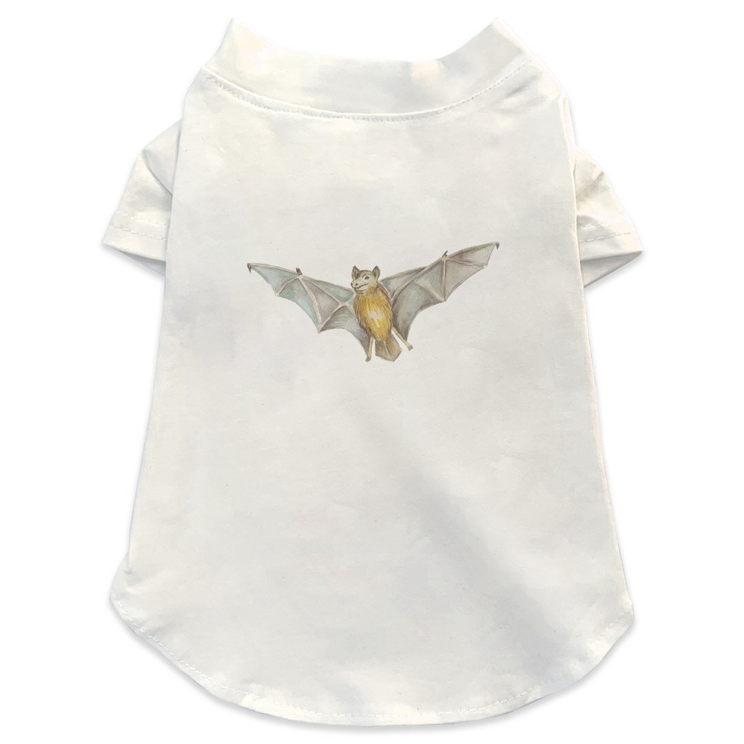 犬専用Tシャツ 選べる5size 小型犬 袖あり 半袖 ホワイト デザイン T shirt XS S M L XL ペットウェア ペット服 カジュアル おしゃれ コットン 綿商品特徴・袖ありペット用Tシャツ！・さらりとした触り心地のTシャツ ・洗濯も赤ちゃんにも安心なウェアプリントUltraChrome DGインクは洗濯に対しても色落ちが少なく、高い堅牢度が実証されています。 素材 綿 98% ポリエステル 2％ 注意事項※実際にわんちゃんを測った上でご購入ください。※測る際はきつく締めすぎず余裕をもって測ってください。※2cm〜3cm誤差がある場合があります。画像はサンプルですので、Tシャツの大きさが若干異なる場合があります。ご覧の環境によっては多少色味に違いを感じる場合がございます。 イメージと違った、モニターと色味が異なるという理由での交換や返金はご対応出来かねます。 写真のカラーは可能な限り実際の商品に色味を近づけていますが、WEBの性質上ご使用のパソコンの設定や環境でカラーが若干異なります。 ご注文後に1点1点制作する受注生産品のため、不良品以外のご返品や交換は固くお断り致します。 選択間違いも保証対象外となりますため、ご注文の際は必ずサイズやカラーをご確認下さい。洗濯の際は、商品の色あせを避けるため手洗いをおすすめします。 つけ置き洗いは避けてください。 タンブラー乾燥はお控えください。発送について完全受注生産のハンドメイド商品となりますので、既製品と比べて発送までお時間を頂いています。 基本的に決済確認後、最大で10営業日での発送となります。繁忙期や休業日明けの場合はさらに時間がかかる場合があります。 その際には別途メールにてご連絡致します。メール便の場合、発送日から到着までに2〜4日ほどかかる場合が多く、紛失などの保障もご対応できかねます。あらかじめご了承下さい。
