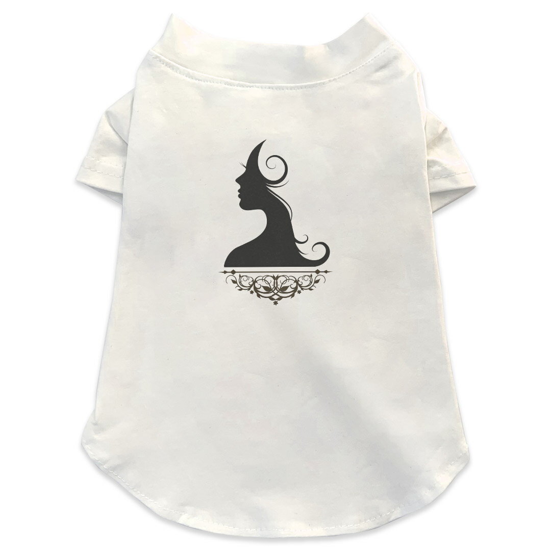 犬専用Tシャツ 選べる5size 小型犬 袖あり 半袖 ホワイト デザイン T shirt XS S M L XL ペットウェア ペット服 カジュアル おしゃれ コットン 綿商品特徴・袖ありペット用Tシャツ！・さらりとした触り心地のTシャツ ・洗濯も赤ちゃんにも安心なウェアプリントUltraChrome DGインクは洗濯に対しても色落ちが少なく、高い堅牢度が実証されています。 素材 綿 98% ポリエステル 2％ 注意事項※実際にわんちゃんを測った上でご購入ください。※測る際はきつく締めすぎず余裕をもって測ってください。※2cm〜3cm誤差がある場合があります。画像はサンプルですので、Tシャツの大きさが若干異なる場合があります。ご覧の環境によっては多少色味に違いを感じる場合がございます。 イメージと違った、モニターと色味が異なるという理由での交換や返金はご対応出来かねます。 写真のカラーは可能な限り実際の商品に色味を近づけていますが、WEBの性質上ご使用のパソコンの設定や環境でカラーが若干異なります。 ご注文後に1点1点制作する受注生産品のため、不良品以外のご返品や交換は固くお断り致します。 選択間違いも保証対象外となりますため、ご注文の際は必ずサイズやカラーをご確認下さい。洗濯の際は、商品の色あせを避けるため手洗いをおすすめします。 つけ置き洗いは避けてください。 タンブラー乾燥はお控えください。発送について完全受注生産のハンドメイド商品となりますので、既製品と比べて発送までお時間を頂いています。 基本的に決済確認後、最大で10営業日での発送となります。繁忙期や休業日明けの場合はさらに時間がかかる場合があります。 その際には別途メールにてご連絡致します。メール便の場合、発送日から到着までに2〜4日ほどかかる場合が多く、紛失などの保障もご対応できかねます。あらかじめご了承下さい。