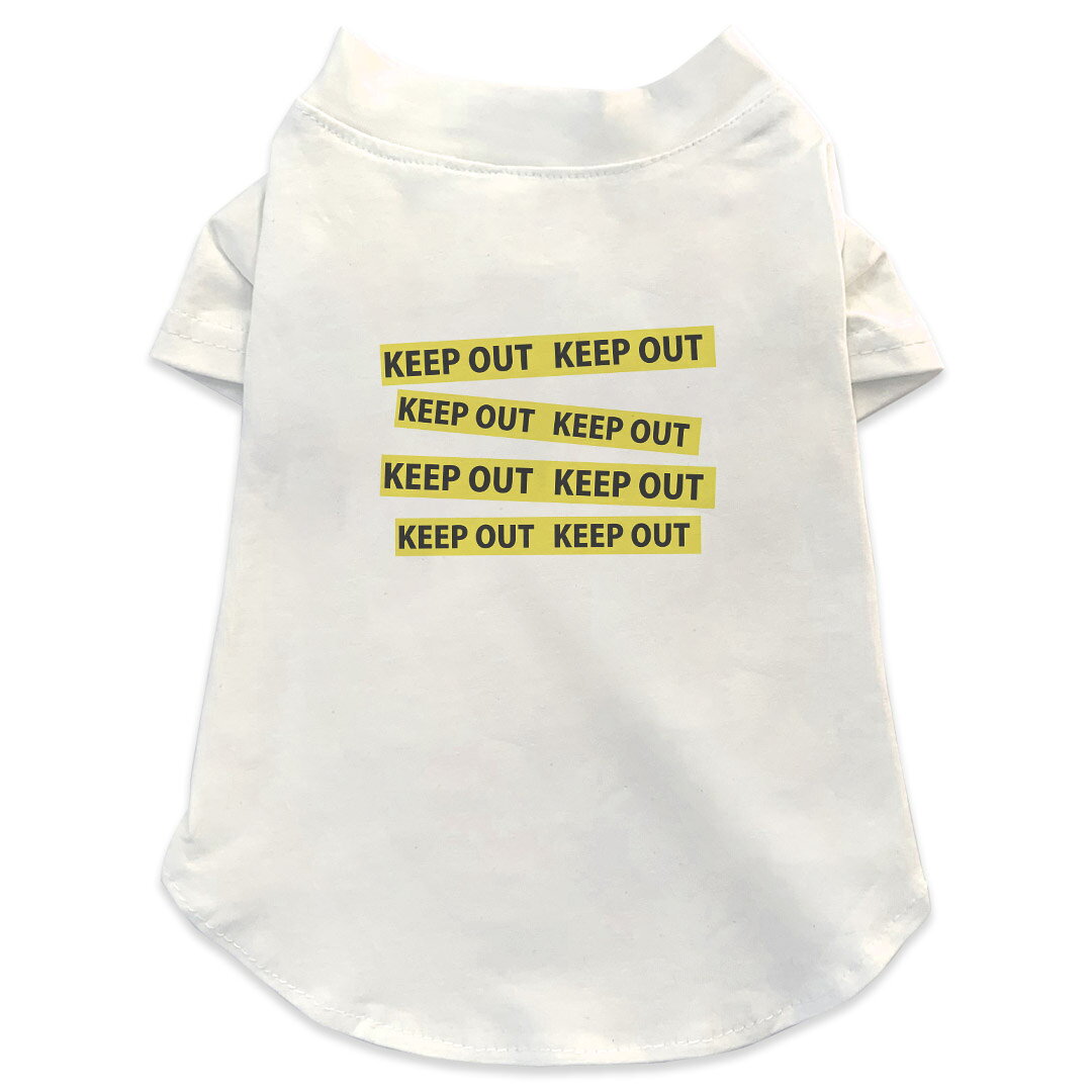 犬専用Tシャツ 選べる5size 小型犬 袖あり 半袖 ホワイト デザイン T shirt XS S M L XL ペットウェア ペット服 カジュアル おしゃれ コットン 綿商品特徴・袖ありペット用Tシャツ！・さらりとした触り心地のTシャツ ・洗濯も赤ちゃんにも安心なウェアプリントUltraChrome DGインクは洗濯に対しても色落ちが少なく、高い堅牢度が実証されています。 素材 綿 98% ポリエステル 2％ 注意事項※実際にわんちゃんを測った上でご購入ください。※測る際はきつく締めすぎず余裕をもって測ってください。※2cm〜3cm誤差がある場合があります。画像はサンプルですので、Tシャツの大きさが若干異なる場合があります。ご覧の環境によっては多少色味に違いを感じる場合がございます。 イメージと違った、モニターと色味が異なるという理由での交換や返金はご対応出来かねます。 写真のカラーは可能な限り実際の商品に色味を近づけていますが、WEBの性質上ご使用のパソコンの設定や環境でカラーが若干異なります。 ご注文後に1点1点制作する受注生産品のため、不良品以外のご返品や交換は固くお断り致します。 選択間違いも保証対象外となりますため、ご注文の際は必ずサイズやカラーをご確認下さい。洗濯の際は、商品の色あせを避けるため手洗いをおすすめします。 つけ置き洗いは避けてください。 タンブラー乾燥はお控えください。発送について完全受注生産のハンドメイド商品となりますので、既製品と比べて発送までお時間を頂いています。 基本的に決済確認後、最大で10営業日での発送となります。繁忙期や休業日明けの場合はさらに時間がかかる場合があります。 その際には別途メールにてご連絡致します。メール便の場合、発送日から到着までに2〜4日ほどかかる場合が多く、紛失などの保障もご対応できかねます。あらかじめご了承下さい。