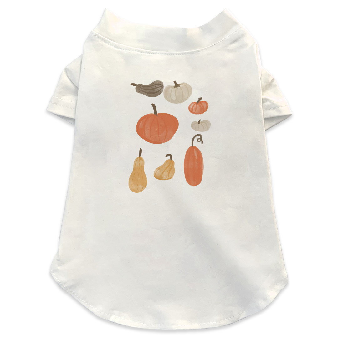 犬専用Tシャツ 選べる5size 小型犬 袖あり 半袖 ホワイト デザイン T shirt XS S M L XL ペットウェア ペット服 カジュアル おしゃれ コットン 綿商品特徴・袖ありペット用Tシャツ！・さらりとした触り心地のTシャツ ・洗濯も赤ちゃんにも安心なウェアプリントUltraChrome DGインクは洗濯に対しても色落ちが少なく、高い堅牢度が実証されています。 素材 綿 98% ポリエステル 2％ 注意事項※実際にわんちゃんを測った上でご購入ください。※測る際はきつく締めすぎず余裕をもって測ってください。※2cm〜3cm誤差がある場合があります。画像はサンプルですので、Tシャツの大きさが若干異なる場合があります。ご覧の環境によっては多少色味に違いを感じる場合がございます。 イメージと違った、モニターと色味が異なるという理由での交換や返金はご対応出来かねます。 写真のカラーは可能な限り実際の商品に色味を近づけていますが、WEBの性質上ご使用のパソコンの設定や環境でカラーが若干異なります。 ご注文後に1点1点制作する受注生産品のため、不良品以外のご返品や交換は固くお断り致します。 選択間違いも保証対象外となりますため、ご注文の際は必ずサイズやカラーをご確認下さい。洗濯の際は、商品の色あせを避けるため手洗いをおすすめします。 つけ置き洗いは避けてください。 タンブラー乾燥はお控えください。発送について完全受注生産のハンドメイド商品となりますので、既製品と比べて発送までお時間を頂いています。 基本的に決済確認後、最大で10営業日での発送となります。繁忙期や休業日明けの場合はさらに時間がかかる場合があります。 その際には別途メールにてご連絡致します。メール便の場合、発送日から到着までに2〜4日ほどかかる場合が多く、紛失などの保障もご対応できかねます。あらかじめご了承下さい。
