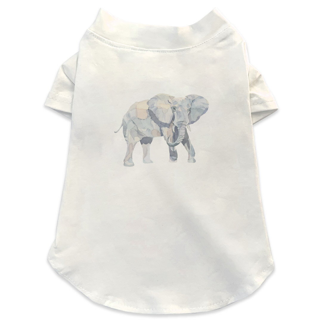 犬専用Tシャツ 選べる5size 小型犬 袖あり 半袖 ホワイト デザイン T shirt XS S M L XL ペットウェア ペット服 カジュアル おしゃれ コットン 綿商品特徴・袖ありペット用Tシャツ！・さらりとした触り心地のTシャツ ・洗濯も赤ちゃんにも安心なウェアプリントUltraChrome DGインクは洗濯に対しても色落ちが少なく、高い堅牢度が実証されています。 素材 綿 98% ポリエステル 2％ 注意事項※実際にわんちゃんを測った上でご購入ください。※測る際はきつく締めすぎず余裕をもって測ってください。※2cm〜3cm誤差がある場合があります。画像はサンプルですので、Tシャツの大きさが若干異なる場合があります。ご覧の環境によっては多少色味に違いを感じる場合がございます。 イメージと違った、モニターと色味が異なるという理由での交換や返金はご対応出来かねます。 写真のカラーは可能な限り実際の商品に色味を近づけていますが、WEBの性質上ご使用のパソコンの設定や環境でカラーが若干異なります。 ご注文後に1点1点制作する受注生産品のため、不良品以外のご返品や交換は固くお断り致します。 選択間違いも保証対象外となりますため、ご注文の際は必ずサイズやカラーをご確認下さい。洗濯の際は、商品の色あせを避けるため手洗いをおすすめします。 つけ置き洗いは避けてください。 タンブラー乾燥はお控えください。発送について完全受注生産のハンドメイド商品となりますので、既製品と比べて発送までお時間を頂いています。 基本的に決済確認後、最大で10営業日での発送となります。繁忙期や休業日明けの場合はさらに時間がかかる場合があります。 その際には別途メールにてご連絡致します。メール便の場合、発送日から到着までに2〜4日ほどかかる場合が多く、紛失などの保障もご対応できかねます。あらかじめご了承下さい。