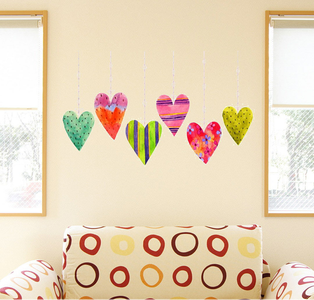 3sizeから選べる！シール式ウォールステッカー　ハート ガーランド カラフル 飾り 装飾 おしゃれ 壁紙 剥がせる DIY プチリフォーム パーティ 賃貸 190×427mm 390×877mm 590×1327mm Ssize Msize Lsize 014781