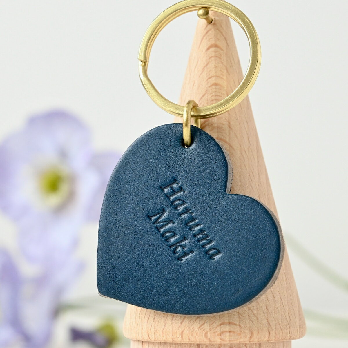 イニシャル 名前 2行名入れ ハート ペア イタリア産牛革 キーホルダー 名入れ 刻印 お揃い レザー 牛革 ペア プレゼント ラッピング 誕生日 お祝い ファッション プチギフト ネームタグ 刻印 革 推し活 かわいい おしゃれ グッズ おそろ 女子 女の子 保育園 幼稚園 友達