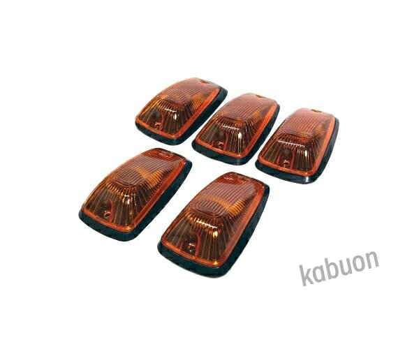 INFORMATION color="#ffffff">商品説明ルーフマーカー5個セット ウェッジバルブ式なのでバルブ次第で12/24V両方で使用可能です流線型のデザインが車種を問わずマッチします アメ車やトラック四駆SUVなどに是非ご活用ください。取り付け用のビスと車体とマーカーの間に挟むフィッティングベースも付属します 商品内容&nbsp;マーカー5個汎用品 取り付け説明書は付属していませんので取り付けは最寄りの自動車店にご相談ください。 align="center" bgcolor="#26272b">注意事項 size="2" color="#000000">●取り付けに関するサポートは行っておりません。　　 本品の使用によって生じた如何なる損失にも当方は責任を負いかねます。 ●輸入品ですので使用に差支えのない瑕疵はクレーム対象外とさせて頂きます。 ●フィッティングに際して若干の加工が必要になる場合が御座います。 ●到着後一か月以降及び取り付け方法が原因の不良による返品交換はできません。 align="center" bgcolor="#26272b">お支払いについて 楽天より配信されるメールをご確認下さい。INFORMATION商品説明ルーフマーカー5個セット ウェッジバルブ式なのでバルブ次第で12/24V両方で使用可能です流線型のデザインが車種を問わずマッチします アメ車やトラック四駆SUVなどに是非ご活用ください。取り付け用のビスと車体とマーカーの間に挟むフィッティングベースも付属します 商品内容&nbsp;マーカー5個汎用品 取り付け説明書は付属していませんので取り付けは最寄りの自動車店にご相談ください。注意事項●取り付けに関するサポートは行っておりません。　　 本品の使用によって生じた如何なる損失にも当方は責任を負いかねます。 ●輸入品ですので使用に差支えのない瑕疵はクレーム対象外とさせて頂きます。 ●フィッティングに際して若干の加工が必要になる場合が御座います。 ●到着後一か月以降及び取り付け方法が原因の不良による返品交換はできません。お支払いについて 楽天より配信されるメールをご確認下さい。