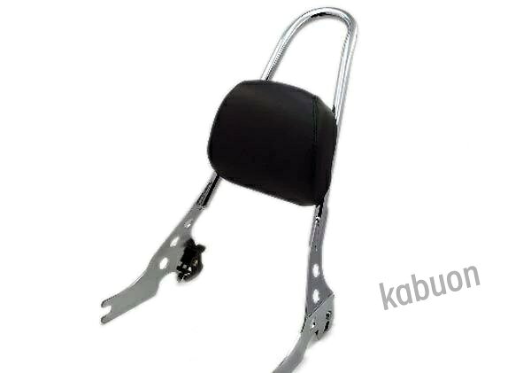 スポーツスター用バックレスト付シーシーバー　デタッチャブルバックレストシーシーバーです。 取り付けに必要なハードウェアは全てセットになっています。 バックレストを外してシーシーバーとしても使用可能 純正オプション同等のクオリティです。 本体×1　デタッチャブルラッチ(組付け済み)　ドッキングハードウェア一式 フェンダーレールの外側に取付けます。従来のリジッドシーシーバーのように内側に無理やり入れる方式では無いので取付けも簡単で、外したい時にも気軽に外せます。 カラー：クローム 【適合車種】 スポーツスターXL883 XL1200 細かな適合は分かりませんのでサイズを確認してください。 【サイズ】 製品の仕上がりにばらつきがございますので商品記のサイズと誤差がある場合がございます。 注 意 事 項 ■車種によっては加工が必要な場合がございます。 ■商品に関してのサポートは行っておりません。また箱や説明書の部類はございませんので取り付けできない場合は専門業者にご依頼ください。 ■当商品は輸入品の為、色むら、剥げ、スレ、錆、キズ等がある場合がございます。 ◆純正品ではございませんので完全一致にはなりません。 ご自身で取り付けできない場合は必ず専門業者様へご依頼下さい。 ◆入荷時期によってデザインに細かなデザインの多少の差異が見られる事が御座います。あらかじめご了承くださいませ。 ■他でも販売しているため在庫のある商品でも売り切れの場合がございますのでご了承ください。