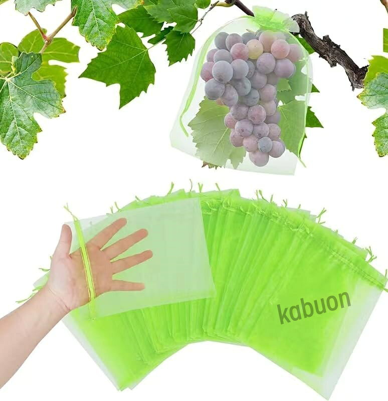 【ナイロンと強度アップ】 高品質のナイロンで大切なフルーツと野菜を保護します。 耐食性に優れ、袋植えなしのフルーツより老化や日焼けを防ぎ、苦しくない状態で収穫できます。 通気性に優れ、フルーツを傷つける心配がありません。 【用途】 通気性の良いメッシュ素材のため、害虫や鳥類から守り、播種、発芽、分離花粉、種集じん、不熟栽培など様々な用途にお使いいただけます。 【ドローコードポケットデザイン】 ドローコードにより、事前に袋に入れることができ、口を閉じることができます。 開閉もスムーズで、フルーツを袋に入れて保管できます。 グレープ、アップル、ストロベリー、植物、野菜、フラワーを保護し、植物を健康に保ちます。 【多用途】 野菜庭、果樹園、ベランダの植物栽培に使用できます。 鳥、害虫、ウサギ、その他の動物から植物を守ります。 色や通気の生地により、植物の光合成や呼吸を妨げず、暑い日でも植物を守ります。 【通気メッシュ素材】 防虫防鳥はもちろん、播種、発芽、花粉、種集じん、不熟栽培など様々な用途にお使いいただけます。 【大セット】 程よいサイズで、ほとんどのフルーツの保護バッグとして、ビワ、桃、オレンジ、ぶどう、レモン、無花果に適しています。 【使用便利】 このフルーツ保護袋は果樹に引っ掛けることができ、風や雨の日に落ちることはありません。 開閉はとても便利で作業効率を高めます。 また、素材の特性上、繰り返しお使いいただけます。 オールシーズン使えるハトメです。【ナイロンと強度アップ】 高品質のナイロンで大切なフルーツと野菜を保護します。 耐食性に優れ、袋植えなしのフルーツより老化や日焼けを防ぎ、苦しくない状態で収穫できます。 通気性に優れ、フルーツを傷つける心配がありません。 【用途】 通気性の良いメッシュ素材のため、害虫や鳥類から守り、播種、発芽、分離花粉、種集じん、不熟栽培など様々な用途にお使いいただけます。 【ドローコードポケットデザイン】 ドローコードにより、事前に袋に入れることができ、口を閉じることができます。 開閉もスムーズで、フルーツを袋に入れて保管できます。 グレープ、アップル、ストロベリー、植物、野菜、フラワーを保護し、植物を健康に保ちます。 【多用途】 野菜庭、果樹園、ベランダの植物栽培に使用できます。 鳥、害虫、ウサギ、その他の動物から植物を守ります。 色や通気の生地により、植物の光合成や呼吸を妨げず、暑い日でも植物を守ります。 【通気メッシュ素材】 防虫防鳥はもちろん、播種、発芽、花粉、種集じん、不熟栽培など様々な用途にお使いいただけます。 【大セット】 程よいサイズで、ほとんどのフルーツの保護バッグとして、ビワ、桃、オレンジ、ぶどう、レモン、無花果に適しています。 【使用便利】 このフルーツ保護袋は果樹に引っ掛けることができ、風や雨の日に落ちることはありません。 開閉はとても便利で作業効率を高めます。 また、素材の特性上、繰り返しお使いいただけます。 オールシーズン使えるハトメです。