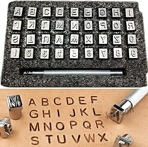 スタンプ部分とハンドルは高品質の合金鋼製で、電気めっき処理が施されており、耐久性があります。スタンプ部分の文字サイズは6.5mmで、ハンドル棒のサイズは9.5x0.8cmです。オリジナルレザークラフト製作におすすめのレタースタンプ打刻印セットです。英字と数字を組み合わせて使用できます。09の数字刻印と、アルファベットAZの刻印がセットになっています。打ち棒が付属しているため、すぐに使用可能です。ハンマーで叩いて打刻するだけで簡単に使えます。【多用途】バッグ、靴、ベルト、財布、腕時計のリストバンドなど、さまざまな工芸品の装飾に適しています。革工芸のプロやアマチュアに最適なツールです。【使い方】打棒の先端を任意の刻印にセットし、水で湿らせた皮革の表面に垂直に立てて、木槌で叩いて打ち込みます。大理石やゴム板など平坦で安定した土台の上で行うと、ブレにくく、鮮明に打刻することができます。使用中は安全に注意してください。使いやすさ：製品は順番に並べられ、黒いスポンジに取り付けられているため、混乱を招くことなく、スムーズに使用できます。スタンプ部分とハンドルは高品質の合金鋼製で、電気めっき処理が施されており、耐久性があります。スタンプ部分の文字サイズは6.5mmで、ハンドル棒のサイズは9.5x0.8cmです。オリジナルレザークラフト製作におすすめのレタースタンプ打刻印セットです。英字と数字を組み合わせて使用できます。09の数字刻印と、アルファベットAZの刻印がセットになっています。打ち棒が付属しているため、すぐに使用可能です。ハンマーで叩いて打刻するだけで簡単に使えます。【多用途】バッグ、靴、ベルト、財布、腕時計のリストバンドなど、さまざまな工芸品の装飾に適しています。革工芸のプロやアマチュアに最適なツールです。【使い方】打棒の先端を任意の刻印にセットし、水で湿らせた皮革の表面に垂直に立てて、木槌で叩いて打ち込みます。大理石やゴム板など平坦で安定した土台の上で行うと、ブレにくく、鮮明に打刻することができます。使用中は安全に注意してください。使いやすさ：製品は順番に並べられ、黒いスポンジに取り付けられているため、混乱を招くことなく、スムーズに使用できます。