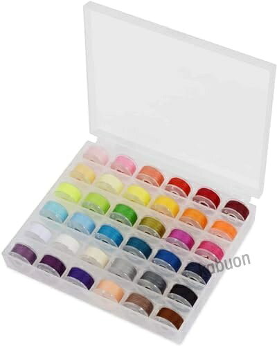 ボビンサイズ: 約20mm x 20mm x 11.5mm。セット内容：36個のボビン、36色の常備糸、専用ケース、ミニ巻き尺。半透明のボビンケースが付属しており、各ボビンは別々の場所に配置されていますので、ボビンが落ちないように保護されており、持ち運びに便利です。ほとんどの縫製機械に適合する標準サイズ：ブラザー、ジャノメ、シンガーなどの家庭用ミシンに対応しています。多色選択：36個のよく使われる色があり、様々な色のニーズを満たすために必要に応じて選択できます。ボビンサイズ: 約20mm x 20mm x 11.5mm。セット内容：36個のボビン、36色の常備糸、専用ケース、ミニ巻き尺。半透明のボビンケースが付属しており、各ボビンは別々の場所に配置されていますので、ボビンが落ちないように保護されており、持ち運びに便利です。ほとんどの縫製機械に適合する標準サイズ：ブラザー、ジャノメ、シンガーなどの家庭用ミシンに対応しています。多色選択：36個のよく使われる色があり、様々な色のニーズを満たすために必要に応じて選択できます。