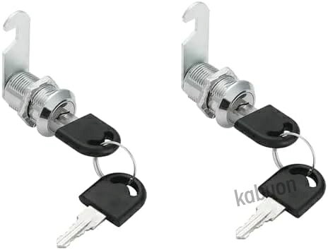 【サイズ】 ヘッド直径：23.5mm ネジ直径：18mm ネジ長さ：20mm (2セット) (1セットにつき2個キー付き) (スタンドアロン型) 【異なるキー設定】 各セットのキーは1つのロックにのみ適合し、キー溝付きの設計です。 【2つのキー付き】 各ロックには対応するロックのみ開くことができる2つの同一のキーが付属しており、キーを紛失する心配がありません。 【用途】 郵便箱、引き出し、食器戸棚、レターボックス、ショーケースなどに適しています。 貴重品管理や書類保管など、様々な場所や用途に使用できます。 【高耐久性】 この筒状のカムロックは、合金の本体とクロム表面で構成されています。 60,000回以上の測定と精密な鋳造により、優れた抗酸化性、防水性、防錆性能を持ち、長持ちします。【サイズ】 ヘッド直径：23.5mm ネジ直径：18mm ネジ長さ：20mm (2セット) (1セットにつき2個キー付き) (スタンドアロン型) 【異なるキー設定】 各セットのキーは1つのロックにのみ適合し、キー溝付きの設計です。 【2つのキー付き】 各ロックには対応するロックのみ開くことができる2つの同一のキーが付属しており、キーを紛失する心配がありません。 【用途】 郵便箱、引き出し、食器戸棚、レターボックス、ショーケースなどに適しています。 貴重品管理や書類保管など、様々な場所や用途に使用できます。 【高耐久性】 この筒状のカムロックは、合金の本体とクロム表面で構成されています。 60,000回以上の測定と精密な鋳造により、優れた抗酸化性、防水性、防錆性能を持ち、長持ちします。