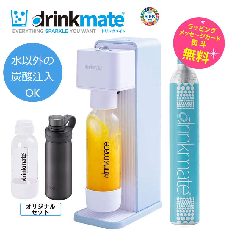 Sボトル1本 + タイガー炭酸ボトル0.5L カデココオリジナルセット【電源不要のオートマチック仕様】炭酸飲料メーカー（炭酸水メーカー）オートマチックモデル 弱炭酸から強炭酸までボタン 1 つで炭酸チェンジ水以外の炭酸注入 OK【製品仕様】型式/品番Sボトル1本 + タイガー炭酸ボトル0.5L カデココオリジナルセット /家庭用炭酸飲料メーカー/ドリンクメイト シリーズ620/スターターセット/ホワイト DRM1010本体サイズ外形寸法約 幅135×高さ425×奥行230 mm本体質量約 2.0 kgセット内容炭酸飲料メーカー本体 ホワイト1台、60Lガスシリンダー 1本、専用Lサイズボトル ホワイト1本、専用ボトル用キャップ ホワイト1個、取扱説明書、保証書 ＋ （専用Sサイズボトル ホワイト1本 ※キャップ付、タイガー炭酸ボトル0.5L ブラック1台）対応シリンダー60Lガスシリンダー(DRM0031/DRM0032)、マグナムガスシリンダー(DRMLC901/DRMLC902)特徴ご家庭で簡単に炭酸水、炭酸飲料をお作りいただけるソーダメーカーのスターターキットです。 お手元に届いてすぐに、炭酸水、炭酸飲料ライフをお楽しみいただけます。※60L用のガスシリンダー1本同梱。大容量の142Lマグナムガスシリンダーも使用可能。【関連商品】炭酸ガスシリンダーDRM0031（予備用60L）DRM0032（交換用60L）DRMLC901（予備用142L）DRMLC902（交換用142L）ドリンクメイト専用ボトルDRM0021DRM0022DRM0023DRM0024DRM0025DRM0026※炭酸濃度を4段階に設定可能。ボタン1つで自動注入。水以外のお好きな飲料にも炭酸を直接注入可能人気の炭酸水！ドリンクメイトがあれば、水はもちろんお好みの飲み物をそのまま炭酸飲料にすることができます。ドリンクメイトを使えば、手軽にジュースやお酒に直接炭酸を注入することができます。炭酸水を混ぜるのではなく、飲み物の濃度はそのままに、爽快感のあるスパークリング飲料ができあがります。お水はもちろん、オレンジジュースやスポーツドリンク、ワインはスパークリングワインに早変わり。アイデア次第でオリジナルカクテルも作れます。また気の抜けたコーラやビールもシュワシュワ感がよみがえります。対応飲料：飲料水/ジュース/スポーツドリンク/乳性飲料/コーヒー/紅茶/ワイン/日本酒/焼酎/ウイスキー/カクテル/気の抜けたソーダ飲料/気の抜けたビールなど※粘度の高い飲料や果肉が含まれている飲料への炭酸の注入はお控えください。水以外のジュースや酒を、爽快感のある炭酸飲料に変える炭酸飲料メーカー。ワインに注入すればスパークリングワインとなり、気の抜けたビールをよみがえらせることも。■お好きな飲料に直接炭酸を注入し、炭酸飲料にできる唯一のマシンです■水だけでなく、ワイン・ジュース・お茶・カクテルや気の抜けたシャンパンやコーラ・ビールにもガス注入可能■操作もお掃除も簡単。（注入ノズルの部分「インフューザー」が簡単に外せて洗えるので衛生的）■電源も電池も不要。いつでも、どこでも楽しむ事ができますドリンクメイト シリーズ620ジュースやお酒にも炭酸注入できる新「ドリンクメイト」炭酸の強さ調節が簡単に水以外にもジュース、ワイン、日本酒などに炭酸を注入できる炭酸濃度は、微炭酸から強炭酸まで4段階に調節可能。これまではボタンを押す回数で濃度を調節していたが、本機では新たに調節つまみを搭載。炭酸の強さをより簡単に変更できるようになったまたコンパクトサイズながら、最大142Lの炭酸水が作れるマグナムガスシリンダー(別売)に対応する・オートマチック機能非家電でありながらボタンひとつで炭酸を注入・4段階の炭酸濃度調節可能微炭酸から強炭酸までお好みの炭酸濃度を設定可能・マグナムシリンダー（142L用）も搭載可能・New インフューザーは、新しくなり横にスライドすることでガス抜き保証期間お買い上げ日よりメーカー保証 1 年取り扱い注意事項【ボトル使用期限】※ボトルの使用期限はご使用開始から2年となります。※付属のシールにご使用開始から2年後の日付をご記入いただき、ボトルにお貼り下さい。※期限が到来しましたら、ご使用をやめ新しいボトルをご購入下さい。※ボトルには製造から4年後の年月が印字されています（未使用の場合の耐用年数）。※ご使用期間が2年未満であってもボトル印字の年月を超えてのご使用はおやめ下さい。【使用上の注意】●不要になったガスボンベは投棄せず、お近くの取扱い店舗もしくは当店へご連絡ください。※ボンベ回収のみは行っていませんので、メーカーカスタマーセンター 0800-888-4449 にご連絡ください。●空になったガスの充填はバルブが特殊であるためdrinkmate社以外では充填できません。●直射日光を避け40℃以下の場所で保管下さい。●充填されているガスボンベは二酸化炭素ですので引火、燃焼するものではありませんが、火気の傍を避けて下さい。万一、高温になりボンベ内のガスが放出されましたらそのまま放置して下さい。ガスが放出されている際にはボンベが非常に冷たくなりますのでさわらないで下さい。●幼児の手の届くところに置かないで下さい。●万一、ガス漏れの恐れがある場合は、窓を開けるなどの換気をして下さい。●ガスボンベを改良したり、粗暴に取り扱わないで下さい。高圧ガス販売事業届平成25年度　鹿児島県庁消防保安課：消保第32号の11届出済み／販売をする高圧ガスの種類：二酸化炭素（炭酸ガス）ギフトラッピング想いを込めたラッピング無料で承ります♪贈り物で大変喜んでいただいてます。メッセージカード、のしなど、ご希望のギフトオプションを提供しております。大切な人へのギフトは、カデココにお任せください！【結婚祝い】二人の門出を祝って贈りたいプレゼント結婚祝い・結婚内祝い・二次会・ビンゴ・抽選会・景品などのイベントにあったプレゼント・贈り物【出産祝い】赤ちゃんが生まれた時に贈りたい出産祝い・ 男の子・女の子・出産内祝い・産休・プチギフト【誕生日・記念日】一年に一度、誰もが迎える大切な日に贈りたい誕生日・彼氏・彼女・夫・妻・結婚記念日・サプライズ【引越・新築祝い】大切な人の新しい暮らしをお祝いする新築マンション・新築一戸建て・新築祝い お返し【昇進・定年祝い・退職祝い】お世話になった方の昇進や定年祝いに贈りたい父親・母親・兄弟・子供・友達へ・仕事仲間へ【母の日】【父の日】【敬老の日】【還暦祝い】【バレンタイン】【ホワイトデー】【クリスマス】【入学祝い】【卒業祝い】【成人祝い】【夏ギフト】【お中元】【お歳暮】関連キーワードドリンクメイトは、i-Drink Products社（米国）にて企画開発された家庭用炭酸ソーダ生成機です。これまでの炭酸水メーカーでは作れなかった水以外の飲料にも直接炭酸を注入した飲料の作成が可能。ジュースやワイン、日本酒はもちろん、気の抜けたコーラやビールに直接炭酸を注入し、飲み物なんでも炭酸チェンジ！ご家庭で簡単にお好きな炭酸飲料を楽しめます。2018年に往来の60Lシリンダーの約2.4倍の量(142L)になったマグナムシリーズを発売し、家庭用炭酸メーカー史上最大のコスパを実現。無糖 ノンカロリー 強炭酸水 熱中症対策グッズ 生ハイボール 令和 シナジートレーディング社ドリンクメイト マグナムスマート オートマチックモデル 生ハイボール ドリンクメイト マグナムグランド drinkmate マグナムシリーズ専用 ガスシリンダー drmlc902関連商品心を込めたラッピング♪無料（メッセージカード・熨斗も承ります） 「自分の好みにあった強さの炭酸水を作れる」「とても簡単」「経済的 ゴミが出ない エコ」ドリンクメイト 家庭用炭酸飲料メーカー ドリンクメイト（電源不要のオートマチック仕様） スターターセット ドリンクメイト 炭酸飲料メーカーを動画でご紹介！ 実際にオートマチックモデルを使ってみました！ ご家庭で簡単に炭酸水、炭酸飲料をお作りいただけるソーダメーカーのスターターキット お手元に届いてすぐに、炭酸水、炭酸飲料ライフをお楽しみいただけます。 電源不要のオートマチック仕様で、非家電でありながらボタンひとつで炭酸を注入できます 水はもちろんお好みの飲み物をそのまま炭酸飲料に 手軽にジュースやお酒に直接炭酸を注入することができます。 炭酸水を混ぜるのではなく、飲み物の濃度はそのままに、爽快感のあるスパークリング飲料ができあがります。 対応飲料 飲料水/ジュース/スポーツドリンク/乳性飲料/コーヒー/紅茶/ワイン/日本酒/焼酎/ウイスキー/カクテル/ 気の抜けたソーダ飲料/気の抜けたビールなど ※粘度の高い飲料や果肉が含まれている飲料への炭酸の注入はお控えください。 　◆ ガスボンベよくある質問 Q. A. 交換用ガスボンベは、配達時に空になったガスボンベを回収させていただく条件で、 再充填の代金として料金をお支払い頂く事でご購入いただくことが出来ます。 （当店の販売価格は、配送料・引取り手数料を含んだ価格となります） 予備用ガスボンベは、強めの炭酸が好きな方・自宅で人が集まる機会が多い・ 料理や洗顔など幅広く利用される方、消費量が多くなり激減し、いざ使おうと思った 時に使えない・・・近くに購入できるお店がない、ネットで購入しても時間がかかるなど、 そんな時のために備えておくストック用と考えて頂ければと思います。 Q. ガスボンベ1本で、どのくらいの炭酸水を作ることができますか？ A. ガスボンベ1本で、約60リットル作れますので、Sサイズ専用ボトルで約120本分の炭酸水を楽しむことが出来ます。ただし、作ることの出来る量は、目安となっており、炭酸ガスを注入いただく量・濃度によって作れる炭酸水の量は異なります。 &nbsp; &nbsp; ■仕様 品番 スターターセット DRM1010【専用Sボトル1本 + タイガー炭酸ボトル0.5L 付】 電源 必要ありません!! 本体サイズ 幅×奥行×高さ：約 幅135×高さ425×奥行230 mm 本体重量 約 2.0 kg 同梱内容 炭酸飲料メーカー本体 ホワイト1台、60Lガスシリンダー 1本、専用Lサイズボトル ホワイト1本、専用ボトル用キャップ ホワイト1個、取扱説明書、保証書　＋ （専用Sサイズボトル ホワイト1本 ※キャップ付、タイガー炭酸ボトル0.5L ブラック1台） JANコード 4580350286072 保証期間 メーカー保証1年間 最近、大人気の炭酸水！飲料水だけではなく、洗顔や頭皮ケアなどでも使われている今話題の商品 ”炭酸水”今ままでの炭酸水メーカーでは、抽出ノズルが本体に固定だった為、衛生上の問題もあり水以外の飲料水に注入できませんでしたがドリンクメイトがあれば、水はもちろんお好みの飲み物をそのまま炭酸飲料にすることができちゃいます♪用意するのは、スターターキットとお好きな飲料水だけ。電池も電源も必要ありません。もちろん炭酸の強さもお好みで調整できます。 ・オートマチック機能 非家電でありながらボタンひとつで炭酸を注入 ・4段階の炭酸濃度調節可能 微炭酸から強炭酸までお好みの炭酸濃度を設定可能 ・マグナムシリンダー（142L用）も搭載可能 ・New インフューザーは、新しくなり横にスライドすることでガス抜き 1．専用1.2リットルボトルに水の場合は850mlのラインまで、水以外は350mlのラインまで入れます。 2．専用ボトルにインフューザーを差し込み、上から軽く押しながら右に回して取り付けます。 3．本体にインフューザーを取り付け、注入ボタンでガスを注入し、最後にガス抜きをすれば出来上がり。 【注意＆ポイント】ガスが完全に抜け出る前にインフューザーをボトルから外さないでください。※危険 ガス注入の際、十分に冷えた水を使用するのがポイント。ガス注入後、ボトルをゆっくりと優しく振ってください。 冷たい（冷えた）飲料水 + 10秒程振ることにより炭酸が溶け込みやすくなります。ぜひ、お試しください！ 心を込めたラッピング♪無料（メッセージカード・熨斗も承ります）