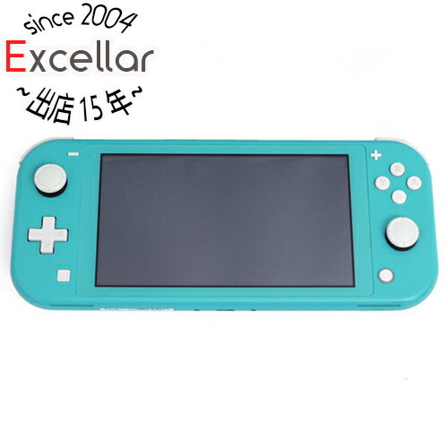 商品名【中古】任天堂 Nintendo Switch Lite(ニンテンドースイッチ ライト) HDH-S-BAZAA ターコイズ 本体のみ商品状態 動作確認済みの中古品です。 ※中古品ですので、傷、汚れ等ある場合がございます。 ご理解の上、ご検討お願いします。商品説明 小さく、軽く、持ち運びやすい。携帯専用のNintendo Switch。 「Nintendo Switch Lite」は、「Nintendo Switch」の新しい仲間で、コントローラーを本体と一体化させることで、小さく、軽く、持ち運びやすくなった、携帯専用のゲーム機です。 携帯専用なので、テレビに画面を出力して遊ぶことはできませんが、Nintendo Switchの携帯モードでプレイできるすべての「Nintendo Switch(※)」ソフトがお楽しみいただけます。 ※「携帯モード」に対応したソフトでも、Joy-Conの機能(HD振動、モーションIRカメラ、Joy-Con内蔵のモーションセンサー)を利用するソフトは、Joy-Conをお持ちでない場合、遊びかたに制限のある場合がございます。 商品名 Nintendo Switch Lite [ターコイズ] 型番 HDH-S-BAZAA 仕様 セット内容 ・Nintendo Switch Lite本体 ・Nintendo Switch ACアダプター ※ありません！ ・セーフティーガイド ※ありません！ 付属品 ※画像のものがすべてです。ご確認後、ご検討お願いします。 その他 ※商品の画像はイメージです。その他たくさんの魅力ある商品を出品しております。ぜひ、見て行ってください。※返品についてはこちらをご覧ください。　