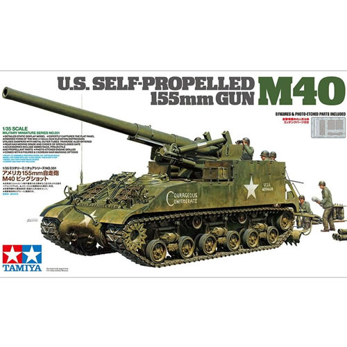 アメリカ軍、M40自走砲のプラスチックモデル組み立てキットです。 ●1/35スケール、全長305mm、全幅91mm。 ●綿密な実車取材に基づいて、平面構成の車体や巨大な155mmカノン砲を表情豊かに再現。 ●主砲の上下動はポリキャップを使用する平衡機などで実車同様に制御。左右旋回も可能です。 ●車体後部の駐鋤は可動式、作業用プラットフォームは開閉選択式。 ●キューポラの視察孔やライトレンズは透明パーツで再現。 ●T80型履帯はリアルで手軽なベルト式を採用。 ●エンジングリルはエッチングパーツでシャープな仕上がり。 ●砲弾や砲弾運搬用のラック、筒状の装薬収納ケースなどのアクセサリーパーツをセット。 ●射撃準備中の乗員の人形8体、朝鮮戦争時のデカール2種類付き。写真はキットを組み立て、塗装したものです