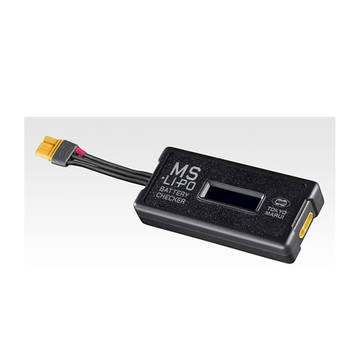 数値データをモニタリング可能な、『MS・Li-Poバッテリー』専用チェッカー■各種データを表示東京マルイ『MS・Li-Poバッテリー』に接続すると、電圧を表示。さらに『MS・Li-Po セーフティチャージャー』にも接続すると、充電電流、バッテリー電圧（充電/放電時）、充電容量（※）、充電/放電経過時間などを表示します。※充電を開始してから充電した量（充電電流と経過時間から算出した値）■コードを収納可能チェッカーの背面に、コードが収納可能です。■パッケージ内容バッテリーチェッカー、取扱い説明書サイズ：約70.3 x 32 x 13.7 mm（ケーブルとコネクターを除く）ケーブル長：約40 mm※製品の仕様は予告なく変更する場合があります。※掲載している画像は、実際の製品と一部異なる場合があります。※製品説明書をよくお読みの上、安全上の注意事項などを確認してご使用ください。発売元：東京マルイJAN：4952839177490