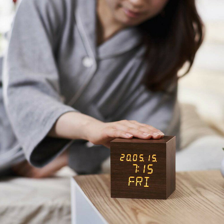 置き時計 目覚まし時計 デジタル時計 LED表示 大音量 温度計 振動/音感センサー 輝度調整 木目調 置時計 おしゃれ 北欧 アラームクロック 卓上 時刻 日付 かわいい プレゼント ICW-02W-T ICW-02W-B ブラウン ブラック アイリスオーヤマ [3]