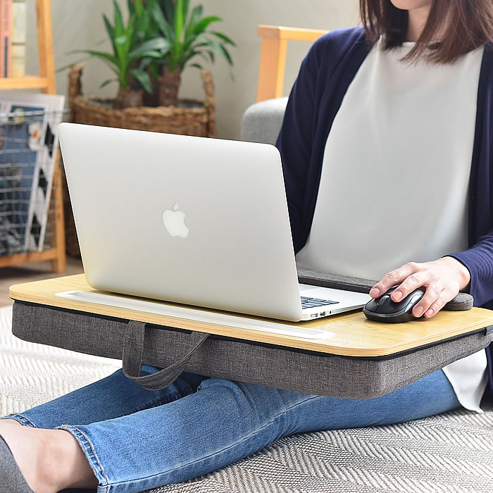 ひざ上 デスク パソコン クッション テーブル スリム アームレスト ノートPC 17.3インチ対応 タブレット スタンド 13.5インチ対応 パソコンデスク テレワーク 膝上テーブル 在宅勤務 持ち運び ラップトップ