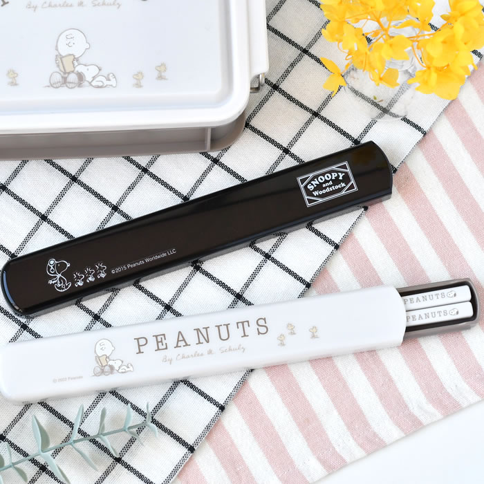 オーエスケー スヌーピー ブラック ピーナッツ 引きフタ箸箱セット 箸箱 弁当 箸 遠足 可愛い 抗菌 日本製 子供 ランチ 19.5cm おしゃれ はし 箸セ...