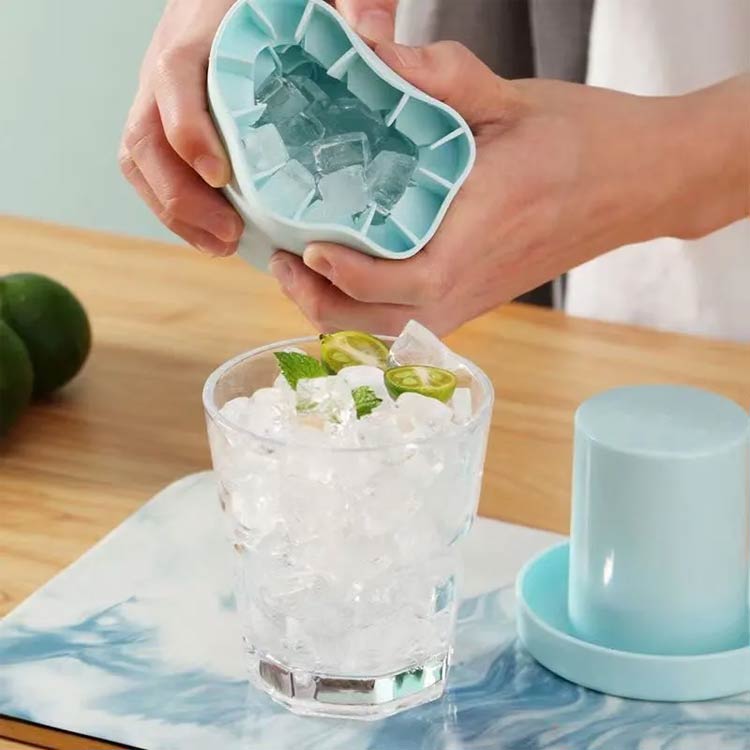 直接カップに入れる！3d製氷皿 角氷 製氷機 小粒 柔らかい 取り出しやすい 製氷カップ 角氷 蓋付き 家庭用 四角氷 アイストレー 2個セット 製氷器 円筒形 製氷トレー カップ製氷機 新生活 小分け プレゼント キッチン用品 衛生 シリコン 2