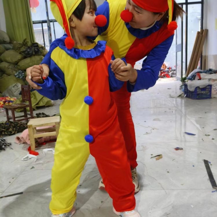 親子 ピエロ ハロウィン コスプレ 子供 大人 男の子 道化師 ピエロ服 赤鼻 着ぐるみ 3点セット オールインワン 帽子 衣装 ピエロに変身 100 110 120 130 140 150 160 170 180 190cm kaedeya-10007400 かえで屋 サンプル画像2