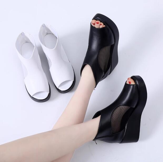 サマーブーツ　ブーツサンダル　厚底サンダル　ブーティー　　ウェッジソール 　夏　シースルー　メッシュ　6センチヒール　透かし　レディース靴　後ろファスナー付き　25.5センチまで