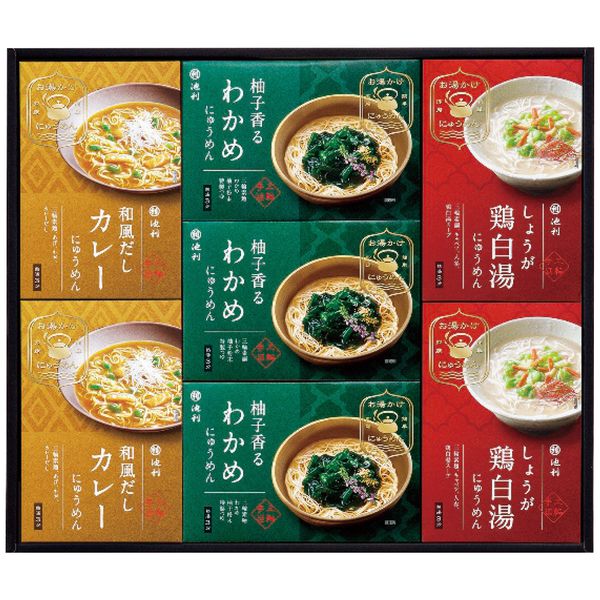 ポイント手軽にさっとココロとカラダにチャージできる即席にゅうめんセットです。ランチの一品や夜食など食べたいときにすぐお召し上がりいただけます。簡便性がありながら本格的な手延べ素麺が味わえるギフトです。※写真はイメージです。内容・デザイン等変更になる場合があります。予めご了承ください。箱サイズ44.4×4.6×38.4cm現品サイズ・内容柚子香るわかめにゅうめん(三輪素麺45g、麺つゆ、かやく)3食・和風だしカレーにゅうめん(三輪素麺45g、カレースープ、かやく)・しょうが鶏白湯にゅうめん(三輪素麺45g、鶏白湯スープ、かやく)各2食重さ1054g製造生産地日本製賞味期間製造日より常温約240日アレルゲン小麦備考 ※「のし」や「包装」については、対応できる商品と対応できない商品がございます。ご購入前に、お気軽にお問い合わせください。通常、簡易包装に直に送り状を貼ってお送りいたします。【池利 商品一覧】 簡単お湯かけ三輪手延べにゅうめん ADA-200 簡単お湯かけ三輪手延べにゅうめん AMR-300 簡単お湯かけ三輪手延べにゅうめん AMR-500R 手延べ三輪うどん詰合せ BMW-300 手延べ三輪うどん詰合せ GU-300 手延べ三輪うどん詰合せ UB-300池利 簡単お湯かけ三輪手延べにゅうめん AMR-500R ギフト お歳暮 送料無料【注意事項】メーカー直送の商品となりますので、「代金引換」払いは不可となります。ご了承ください。お届け先が、北海道、沖縄、離島になる場合、別途送料が必要になる場合がございます。