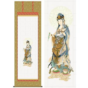 商品名坂東三十三ヶ所巡礼／ばんどうさんじゅうさんかしょじゅんれい商品説明全国の観音霊場の先駆けとなった由緒ある霊場巡り。広範囲に分布しているため、観光旅行を兼ねて巡拝できます。材質本紙新絹本サイズ幅54.5×高さ約185cm仕様本表装掛軸タイプ軸先合成樹脂表装品質十年間保証付き生産地日本(岐阜県)備考紙箱収納【【掛け軸】巡礼 商品一覧】四国八十八ヶ所 幅65×高さ約195cm四国八十八ヶ所 幅65×高さ約195cm四国八十八ヶ所 幅65×高さ約150cm四国八十八ヶ所 幅65×高さ約150cm四国八十八ヶ所 幅37×長さ約180cm四国八十八ヶ所 幅65×高さ約80cm西国三十三ヶ所 幅54.5×高さ約185cm坂東三十三ヶ所 幅54.5×高さ約185cm秩父三十三ヶ所 幅54.5×高さ約185cm西国三十三ヶ所 幅65×高さ約104cm坂東三十三ヶ所 幅65×高さ約104cm秩父三十三ヶ所 幅65×高さ約104cm坂東三十三ヶ所巡礼／ばんどうさんじゅうさんかしょじゅんれい　幅54.5×高さ約185cm　　納経集印掛軸三十三ヶ所巡礼　は、全国の観音霊場の先駆けとなった由緒ある霊場巡りです。広範囲に分布しているため、観光旅行を兼ねて巡拝できます。西国・坂東・秩父の巡礼にお役立てください。日本の掛け軸　ベストセレクション平安より現代までの日本画を研究開発、ここに素晴らしいコレクションとして完成しました。悠久の歴史の中で育て守られてきた伝統の美は私たちの暮らしと心を豊かに彩るとともに、将来に継承しなければならない貴重な文化遺産です。日本画は、心の糧として私たちの暮らしの中に受け入れられています。その典雅な香り高い伝統美は見る人に深い感銘を与えます。高精細巧芸画（手彩補色）世界の有名美術館がレプリカを制作するため採用している最先端ジグレ版画技法で特製新絹本画布に表現し、最終仕上げは手彩による補色が加えられ、リアル感を醸し出しています。空気中の光やオゾンなどに分解されにくい対候性を備えており、時間がたっても色調が変化しにくく、美しさが変わりません。【注意事項】メーカー直送の商品となりますので、「代金引換」払いは不可となります。ご了承ください。お届け先が、北海道、沖縄、離島になる場合、別途送料が必要になる場合がございます。