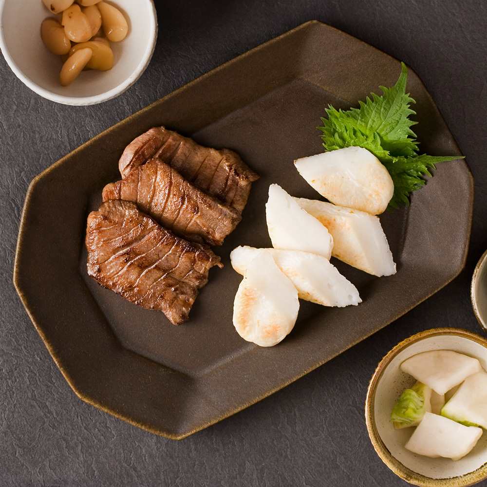 笹かまぼこ 利久 武ささ よくばり 仙台名産品セット 牛たん 100g 笹かま5枚 冷凍 詰合せ 冷凍 石臼 スケソウダラ ふんわり 浦霞 塩竈 宮城県 国産 ギフト コラボ 株式会社武田の笹かまぼこ タビグルメ