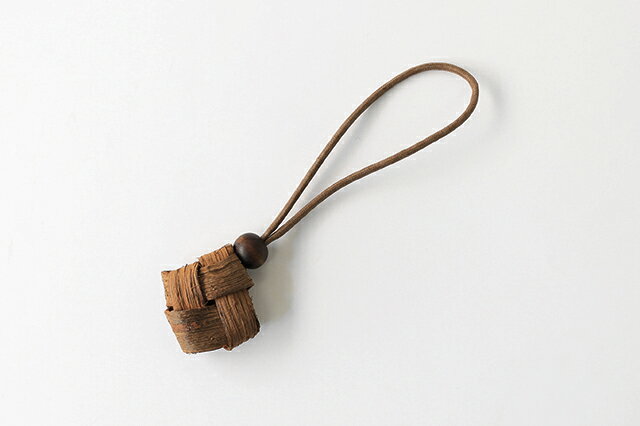 手作りキットやまぶどうチャーム(国産材/石畳編み)出来上がりサイズ(約)全体19cm　チャーム部分4〜5cm※初心者向けです。メール便対応 1個まで