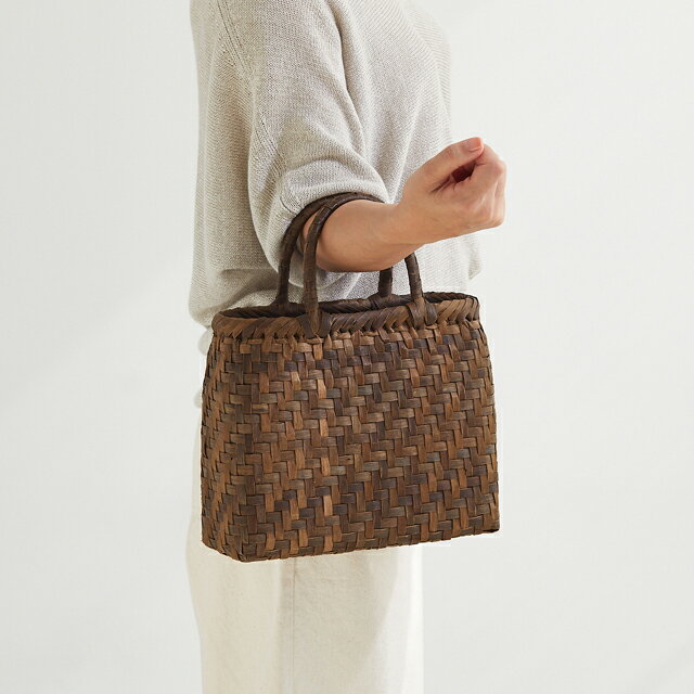 くるみ籠(網代編み/定番型/小サイズ/柿渋染内布・ポケット)(約)幅27×マチ9.5×本体高さ23cm(約)410g[かごバッグ 鞄 胡桃]