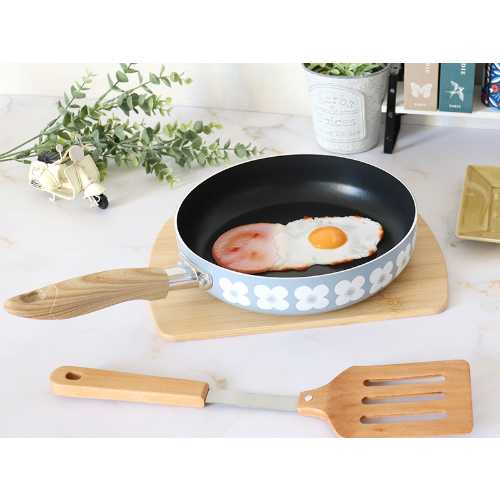 プルーン フライパン 22cm / plune. IH対応 ガス火対応 フッ素樹脂加工 花柄 パステルカラー 可愛い キ..