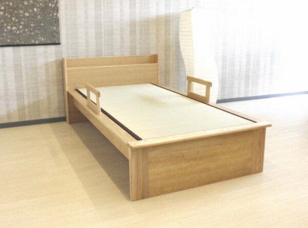木目がきれいな天然木アッシュ無垢材使用の日本製国産畳ベッド・タタミベッド/シングルサイズ棚付き宮付き手すり2個付きエコ仕様/防虫畳/木製