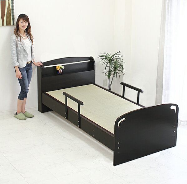 畳ベッド シングルベッド 木製 タタミベッド 選べる2色 ナチュラル ダークブラウン 棚付 手摺付 コンセント付き MDF 日本製 タタミ 人気 和風 シンプル ベッド 宮付き 棚付き 高さ調整可能 手…