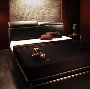 リクライニング機能付き・モダンデザインローベッド スタンダードボンネルコイル マットレス付き キン..