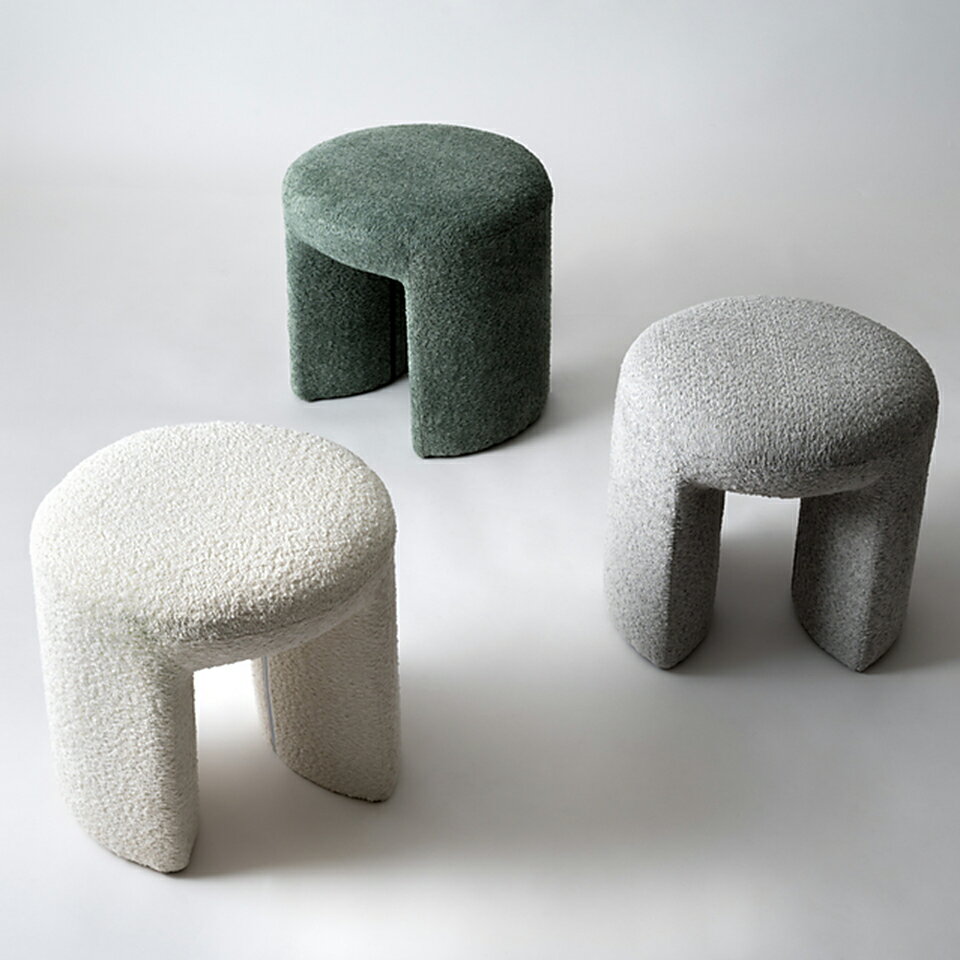 【6ヶ月保証付】 スツール オブジェ ユニーク フォルム 丸い 肌触り 生地 シンプル 部屋 デザイン チェア ソファサイドテーブル お手伝い 落ち着いた 優しい 色合い