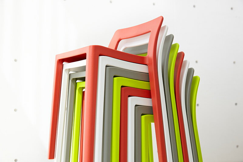 ガーデンチェア ガーデンチェアー ミニマルチェア スタッキングチェア コンパクト 軽い インテリア 小さい 樹脂製チェア 約2.1kg 片手で持てる軽さ 背もたれカーブ 腰の低い位置 疲れにくい パーティー 来客 組立不要通販格安セール情報 楽天 通販