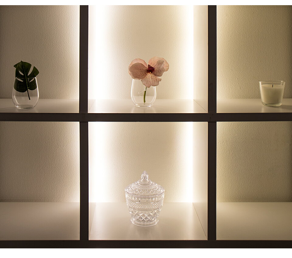 本棚 大容量 正方形 白 おしゃれ 組み立て 簡単 ラック ロータイプ 低い スリム コミック 大きい 大判 A4 A5サイズ 同人誌 丈夫 深型 楽譜 一人暮らし 子供 図鑑 文庫 木製 漫画 光る棚 106cm [2]