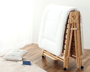 出し入れ簡単!折り畳みが驚くほど軽くてスムーズな木製折りたたみベッド シングル ロータイプシングルベット ナチュラル 日本製 国産 スノコベッド スノコベット 無垢材 シンプル 天然木 ベッドフレーム 折り畳みベッド コンパクト 北欧 シングル 折りたたみ