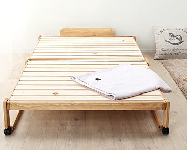 出し入れ簡単!折り畳みが驚くほど軽くてスムーズな木製折りたたみベッド シングル ロータイプシングルベット ナチュラル 日本製 国産 スノコベッド スノコベット 無垢材 シンプル 天然木 ベッドフレーム 折り畳みベッド コンパクト 北欧 シングル 折りたたみ