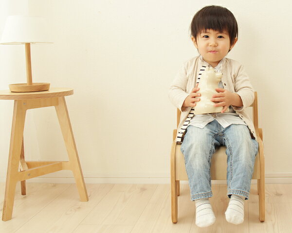 優しさあふれるデザインの木製キッズチェア※代引き不可 子供用 いす 椅子 イス チェアー 安全 角がない オイル塗装 赤ちゃん 子ども 子供家具 キッズスペース 丸い 可愛い 日本製 国産 ベビーチェア テーブルチェア ロータイプ