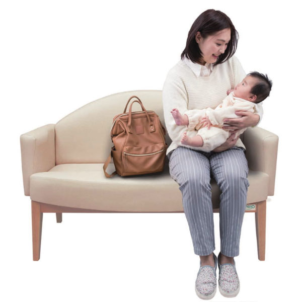 【法人送料無料】 【日本製/業務用】 授乳用チェア ソファ アームチェア 腰掛け サポートチェア 補助椅子 2人用 幅120cm ブナ材 ビニールレザー張り IO-0009