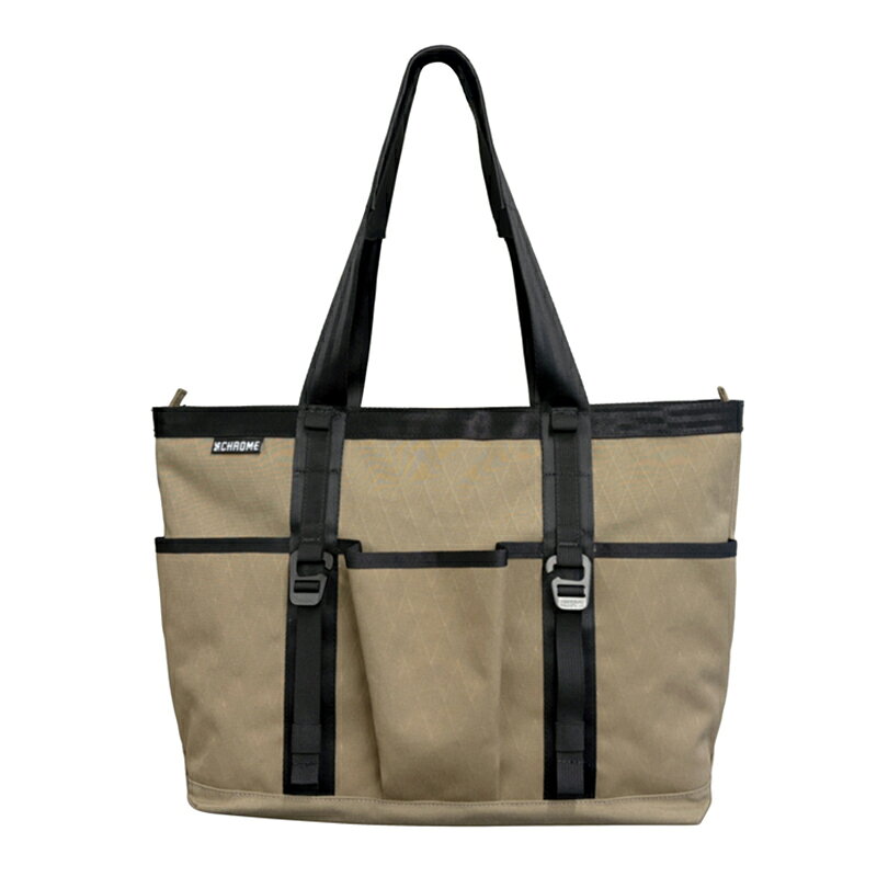 【CHROME】トートバッグ、ショルダーバッグ、BROMPTONのフロントバッグとしても使える3way Bag 前面に3分割されたオープンポケット、内部にはノートパソコンや周辺機器、書類や小物 など多彩に使える複数のポケットが配置されています。 フロントストラップには、荷物を挟める調整可能なフックストラップ。 トートバッグの持ち手の肩に当たる部分にはズレ落ちにくいラバーが配置されているなど、欲しい機能がたっぷり詰まったバッグです。 そのままトートバッグとして、付属のT-LOK ショルダーストラップを装着すればショルダーバッグとしてご使用いただけます。 ※バッグフレームは付属していません。 BROMPTONに装着するにはバッグフレームが必要です。 ・CHROME×MIZUTANI BICYCLE コラボレーションバッグ ・特徴的なフロントストラップには、荷物を挟める調整可能なフックストラップを採用 ・脱着が簡単な『T-LOK ショルダーストラップ』付属 ・内部片側には、小物やペン、モバイルバッテリーなど、小物の整理に最適な区分けされたポケット ・もう一方には、PCや書類の収納が可能な2段の飛び出し防止付きポケット ・左右どちらの肩掛けでも取り出しやすいように、内部両側にメッシュ状のドリンクポケット サイズ：W47×D15×H32(cm) 材質： X-Pac、Canvas Leather 容量：約20L 重 量：BLACK X 840g、COYOTE X 880g、CANVAS LEATHER 880g ※重量はショルダーストラップを含む ■画像はイメージです。商品の色は画面の見え方等により、実物とは異なる場合があります。 ■複数のサイズが用意されている商品では、代表的なサイズの画像のみ掲載されている場合があります。 ■ロゴデザイン等が予告なく変更される場合があります。 ■商品は玄関までのお届けのみです。取付・設置・引取は含まれておりません。 ■商品の仕様やメーカー保証内容等、詳細につきましては、メーカーホームページや、メーカーカタログ等で必ずご確認の上、ご注文をお願いします。 ■商品発送後（お取り寄せ商品はメーカーへの発注完了後）のキャンセルは承っておりません。また、お客様のご都合によるキャンセルも承っておりません。こちらの商品は、通常在庫が少数になっております。ご注文のタイミングによっては、メーカーお取り寄せの場合もございます。その際は、メーカーからの入荷後の商品発送となります。メーカー欠品・完売時は、ご注文のキャンセルをお願いさせていただくこともございます。あらかじめご了承のうえでご注文いただけますよう、お願いいたします。