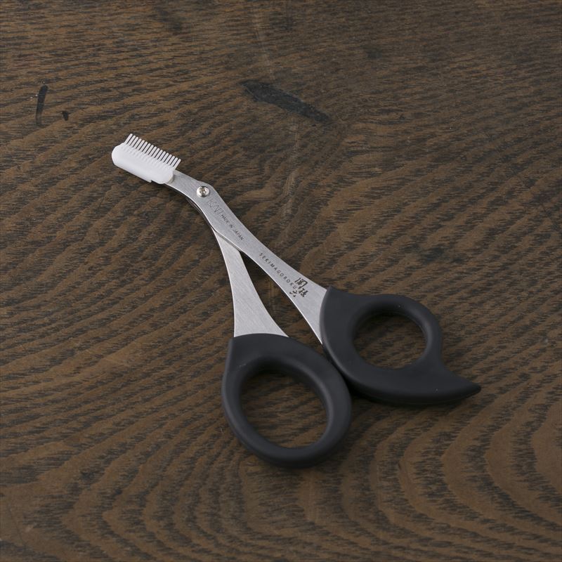 【最大20％OFFクーポン＋ポイント：10/10〜10/30】 貝印 関孫六 クシ付きマユハサミ | 刀匠関孫六 マユハサミ 簡単 片手 コンパクト クシ付き 日本製 眉毛 ムダ毛 眉カット ハサミ 男性 女性 マユ 眉用 ギフト 贈り物 プレゼント 新生活 一人暮らし [M便 1/1]