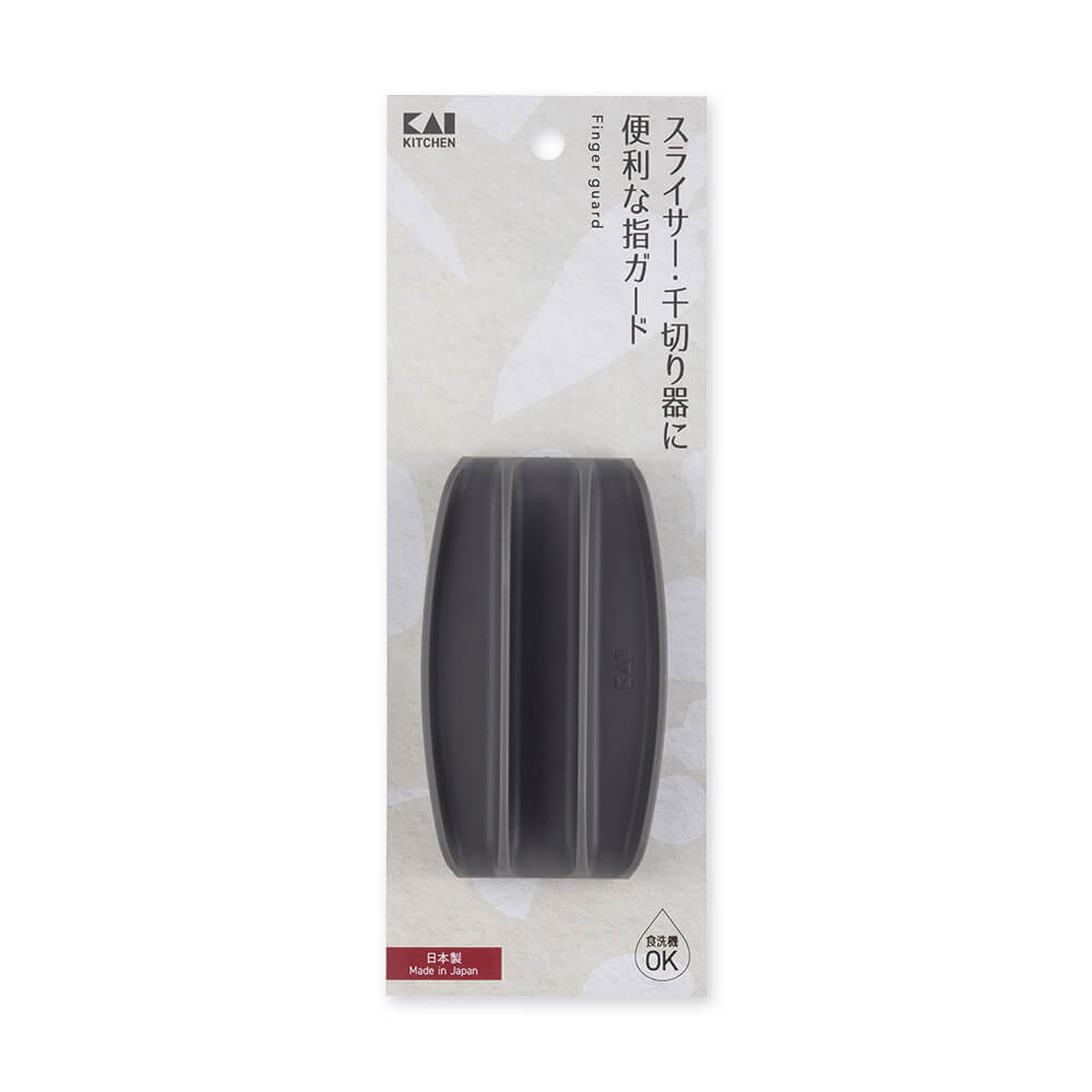貝印 調理器用指ガードG | グレー グレージュ 灰色 スライサー スライス 千切り おろし器 指ガード 子供 安全 食洗器対応 日本製 コンパクト 収納 料理道具 調理器具 キッチンツール キッチン道具 新生活 一人暮らし kai-10016708 貝印公式オンラインストア サンプル画像2