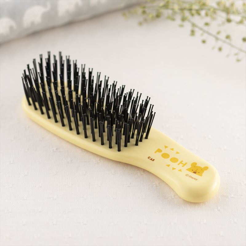 【最大15％OFFクーポン＋ポイント：マラソン限定】 ディズニーベビー 貝印 ミニブラシ(くまのプーさん) ギフト 贈り物 プレゼント 新生活 一人暮らしのサムネイル