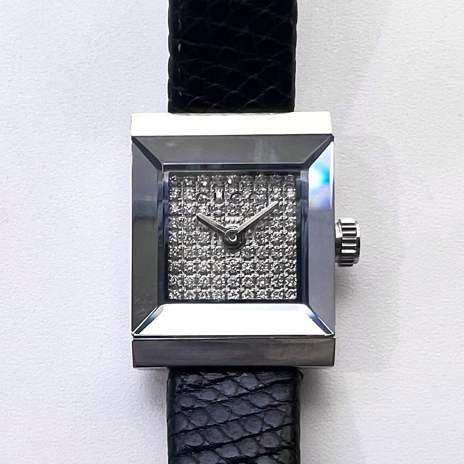 【中古】GUCCI グッチ Gフレーム 76P ダイヤモンド 文字盤 レディース クオーツ 腕時計 128.5/YA128530 レザー 14x18mm 稼働中 美品