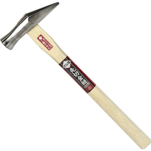 商品名：SK11 ステンレス製先切金槌 24mm(1コ入)JANコード：4977292132510発売元、製造元、輸入元又は販売元：藤原産業原産国：中華人民共和国商品番号：101-4977292132510商品説明：サビにくいステンレス製ヘッドです。抜けにくい二重クサビを採用しています。頭部は、強度を高めた本鍛造品です。【規格概要】：・用途：木材への釘打ち、カシメ、釘締めなど・サイズ：24mm・全長：330mm・材質：柄：樫／頭部：ステンレス【注意事項】：・使用前に柄のシュリンクフィルムを外してください。・使用する際には、用途以外に使わないでください。・周囲の安全を確認し、作業中には、安全メガネ・手袋などの保護具を着用してください。・頭部や柄部に、亀裂やガタツキのある場合には使用しないでください。広告文責：アットライフ株式会社TEL 050-3196-1510 ※商品パッケージは変更の場合あり。メーカー欠品または完売の際、キャンセルをお願いすることがあります。ご了承ください。