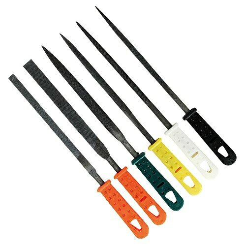 商品名：SK11 ホビーワークヤスリ(6本組)内容量：1個JANコード：4977292188418発売元、製造元、輸入元又は販売元：藤原産業商品番号：101-4977292188418商品説明：●用途：バリ取り、面取りなどの金属修正加工、木材、プラスチックの小さな細工作業。●平型は平面の仕上げに最適です。●半丸形は曲内面の仕上・すみの仕上に使用します。●丸型は丸穴の仕上に使用します。●四角型は直交する二面の仕上に使用します。●三角型は直角より小さい角をもつ二面の仕上に使用します。●収納用ビニールケース付●6本組【セット詳細】：平形2種・半丸型・丸型・四角型・三角型【原材料】：グリップ：プラスチックハンドル【注意事項】：・ヤスリ本体にカケ・ヒビ・ワレ・亀裂がないことを確認してください。・逆方向に使用すると目を傷めて寿命を短くします。・ヤスリをハンマー代りに使用して加工物を叩かないでください。・折れる恐れがありますので、ヤスリをテコ代りに使用しないでください。・作業時には、手袋、作業メガネなどの着用をお勧めします。広告文責：アットライフ株式会社TEL 050-3196-1510 ※商品パッケージは変更の場合あり。メーカー欠品または完売の際、キャンセルをお願いすることがあります。ご了承ください。