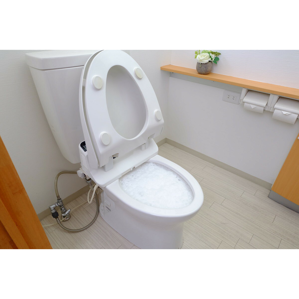 【まとめ買い×9個セット】アース製薬 らくハピ いれるだけ バブルーン トイレボウ...